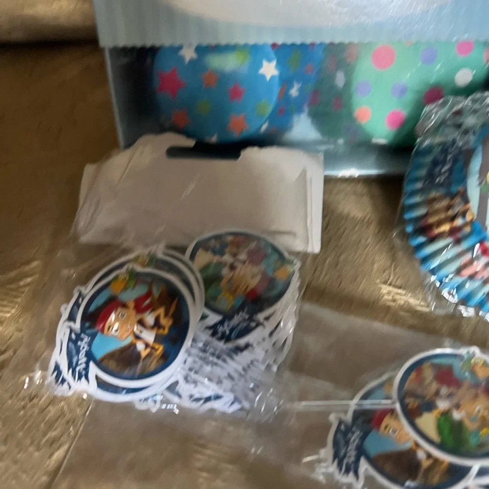 Birthday Disney Jake and Neverland Pirate Cupcake wrapper & decorations & clown